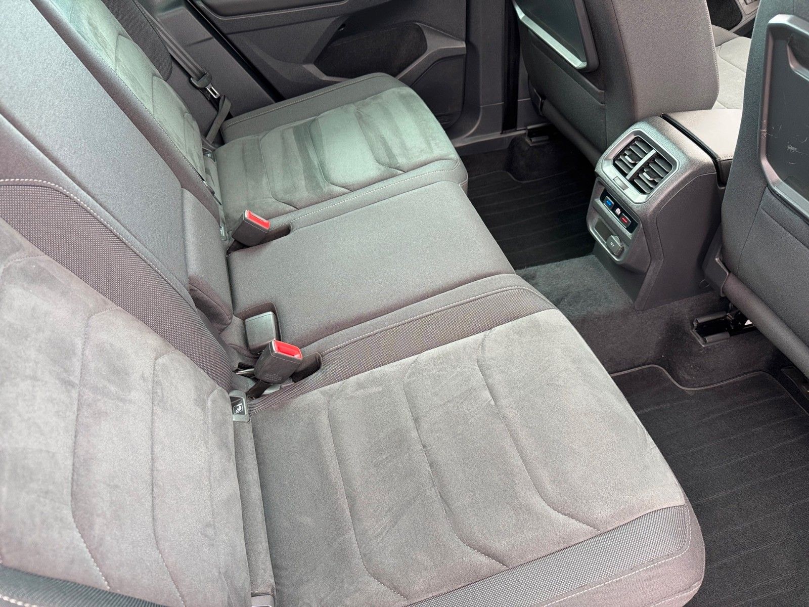 Fahrzeugabbildung Volkswagen Tiguan Highline 2.0 TSI 4Motion