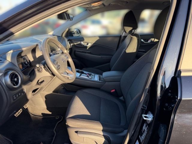 Fahrzeugabbildung Hyundai KONA Select Elektro 2WD +CARPLAY+RFK+SHZ+PDC+UVM