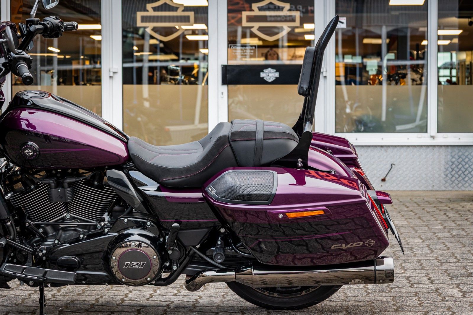 Fahrzeugabbildung Harley-Davidson CVO Street Glide FLHXSE 121 cui - Jekill & Hyde