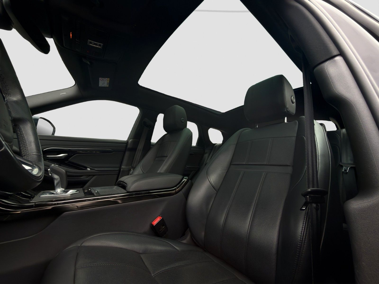 Land Rover Evoque D150 AWD R-Dynamic SE Pano 360° foto 4