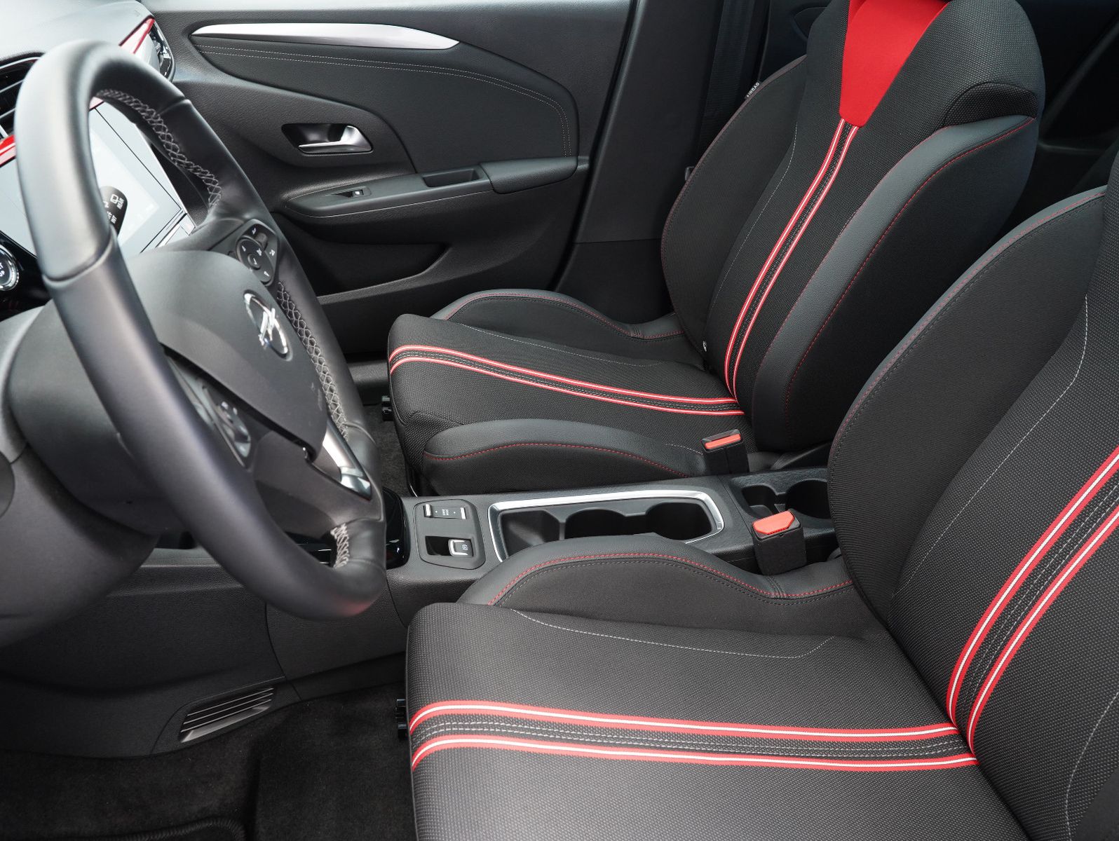 Fahrzeugabbildung Opel Corsa F e GS Line LED/KAMERA/PANORAMA/SOH