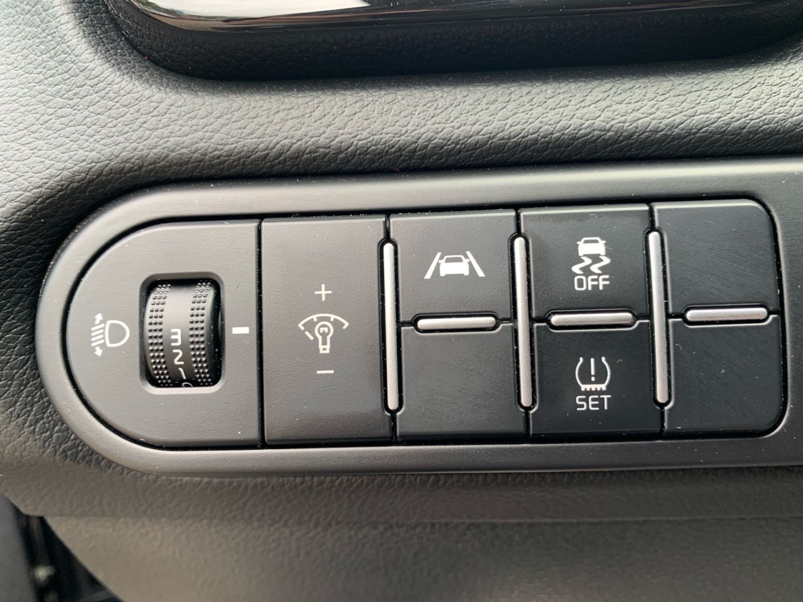 Fahrzeugabbildung Kia Ceed 1.5 7-DCT T-GDI Spirit Navi Allwetter