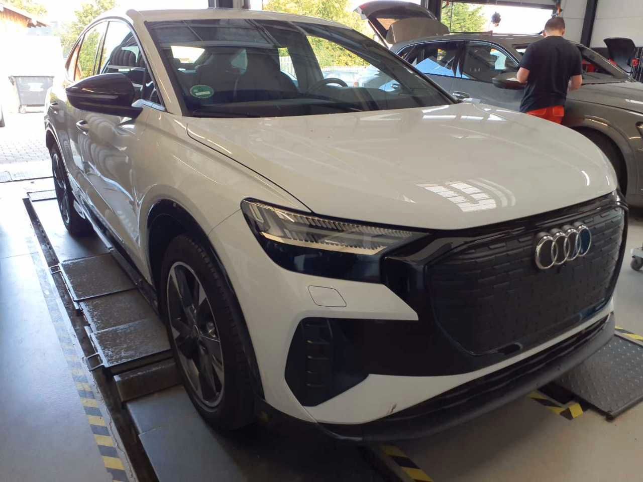 Audi Q4 e-tron Sportback 40 basis Matrix Pano