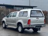 Toyota Hilux 2.5 D-4D - Toyota Hilux: 2.4