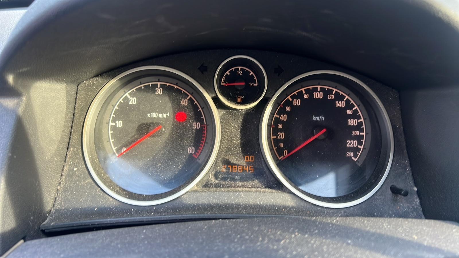 Opel Astra 2008 — photo 13