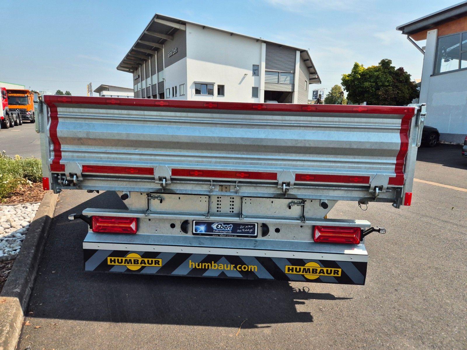 Fahrzeugabbildung Humbaur HTK 115524 Dreiseitenkipper vollverzinkt