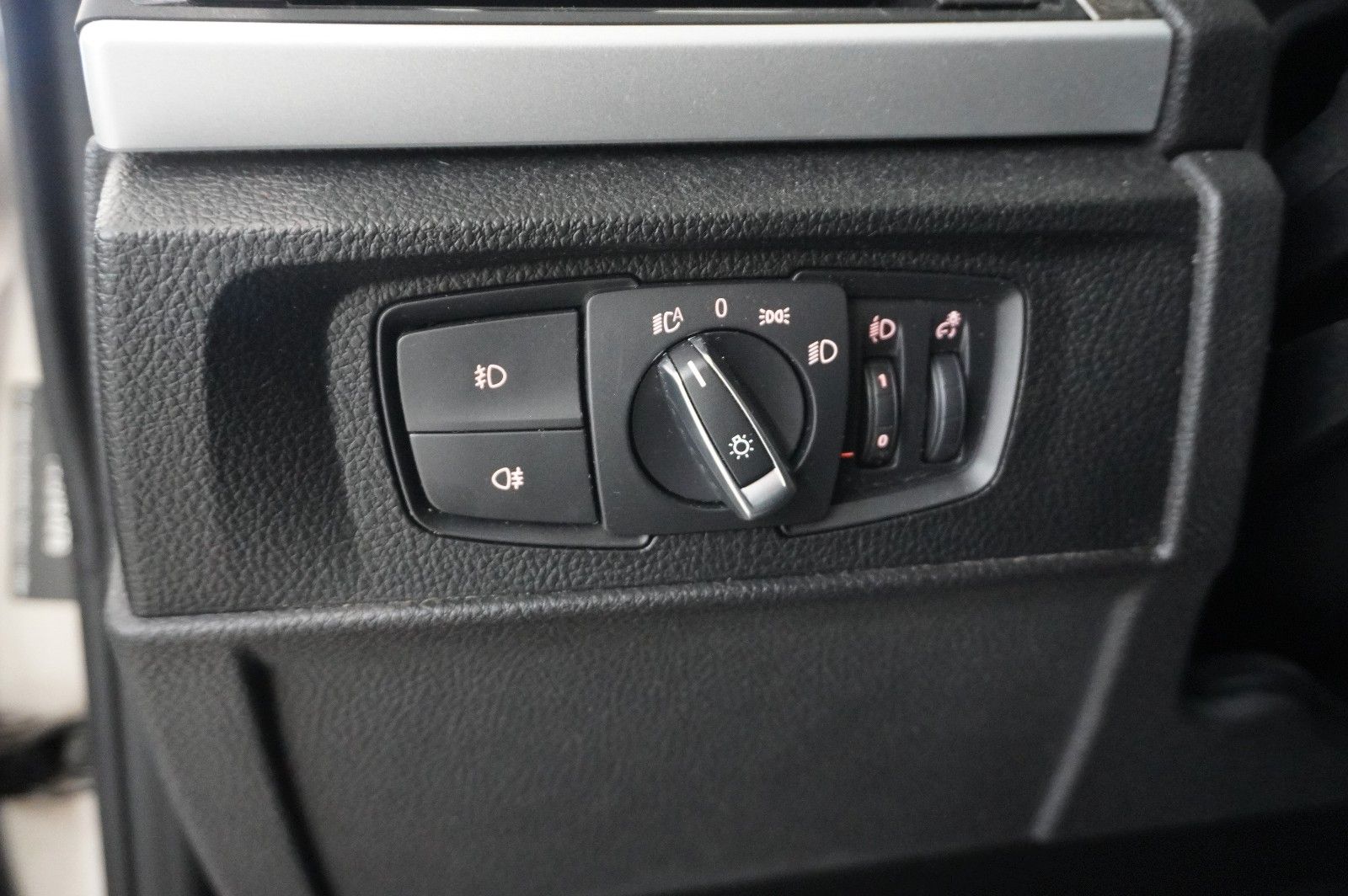 Fahrzeugabbildung BMW 220i COUPE SPORT LEDER/SHZ/PDC/USB/SCHIEBEDACH