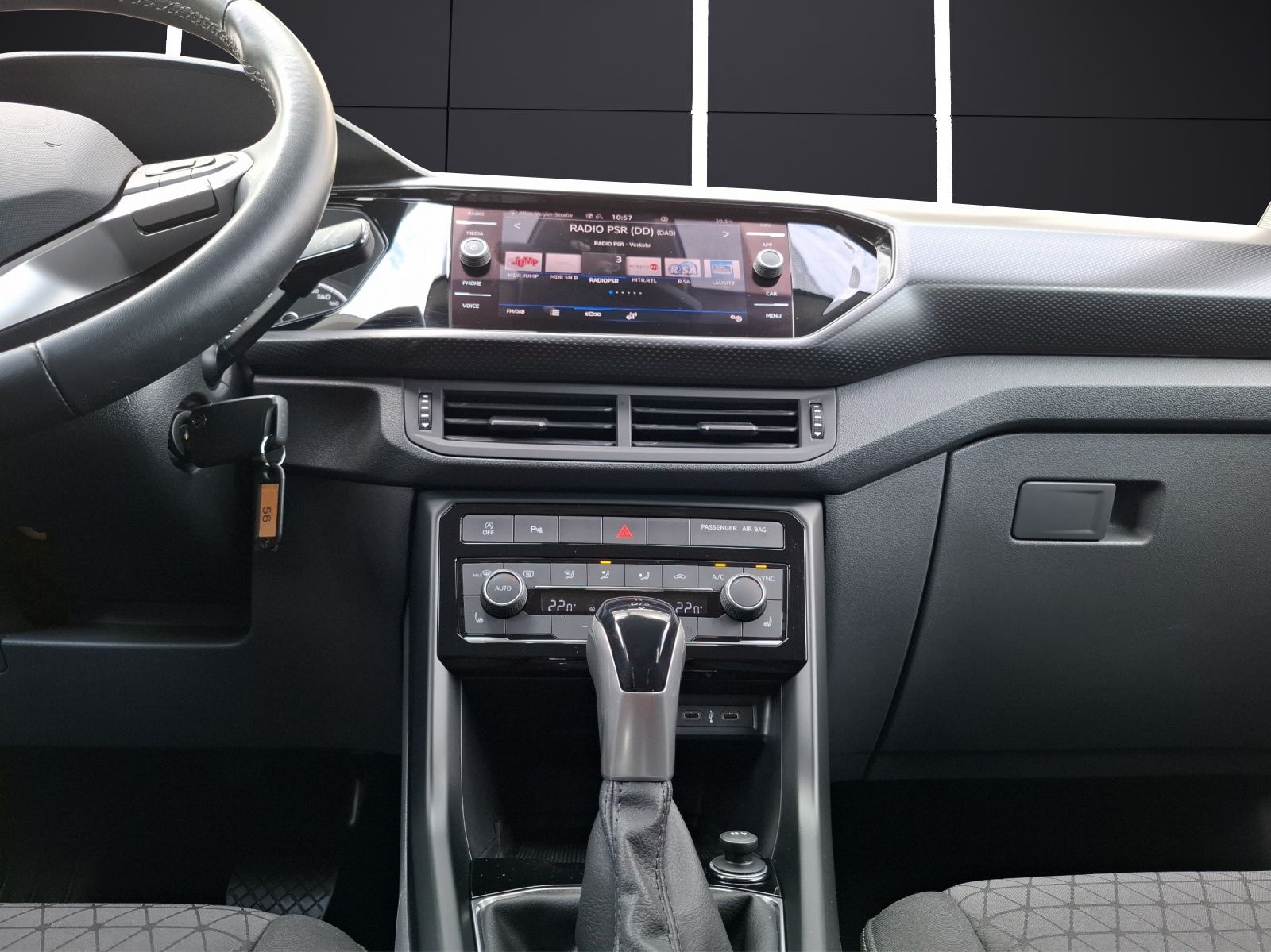 Fahrzeugabbildung Volkswagen T-Cross TSI Life DSG LED Navi Climatronic ACC PD