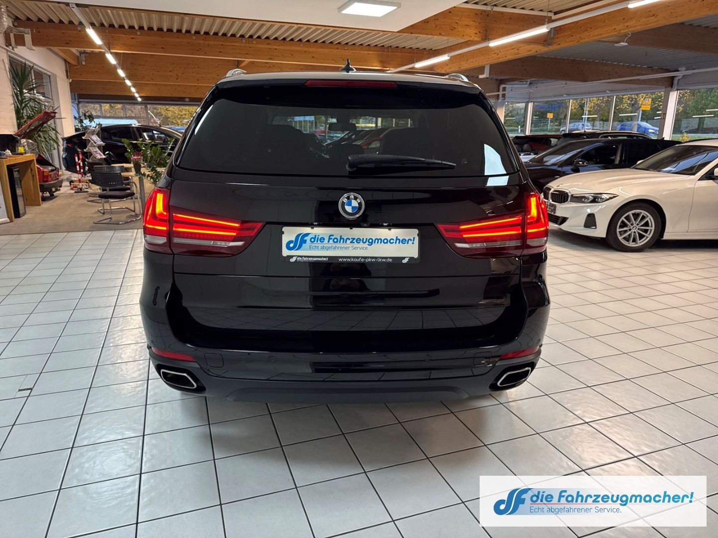 Fahrzeugabbildung BMW X5 xDrive 30 d HUD AHK-klappbar Navi Leder Memor