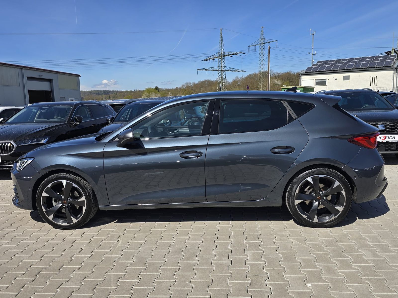 Fahrzeugabbildung CUPRA Leon 1.5 eTSI DSG MATRIX*PANO*ACC*DCC*KAM*WINTER