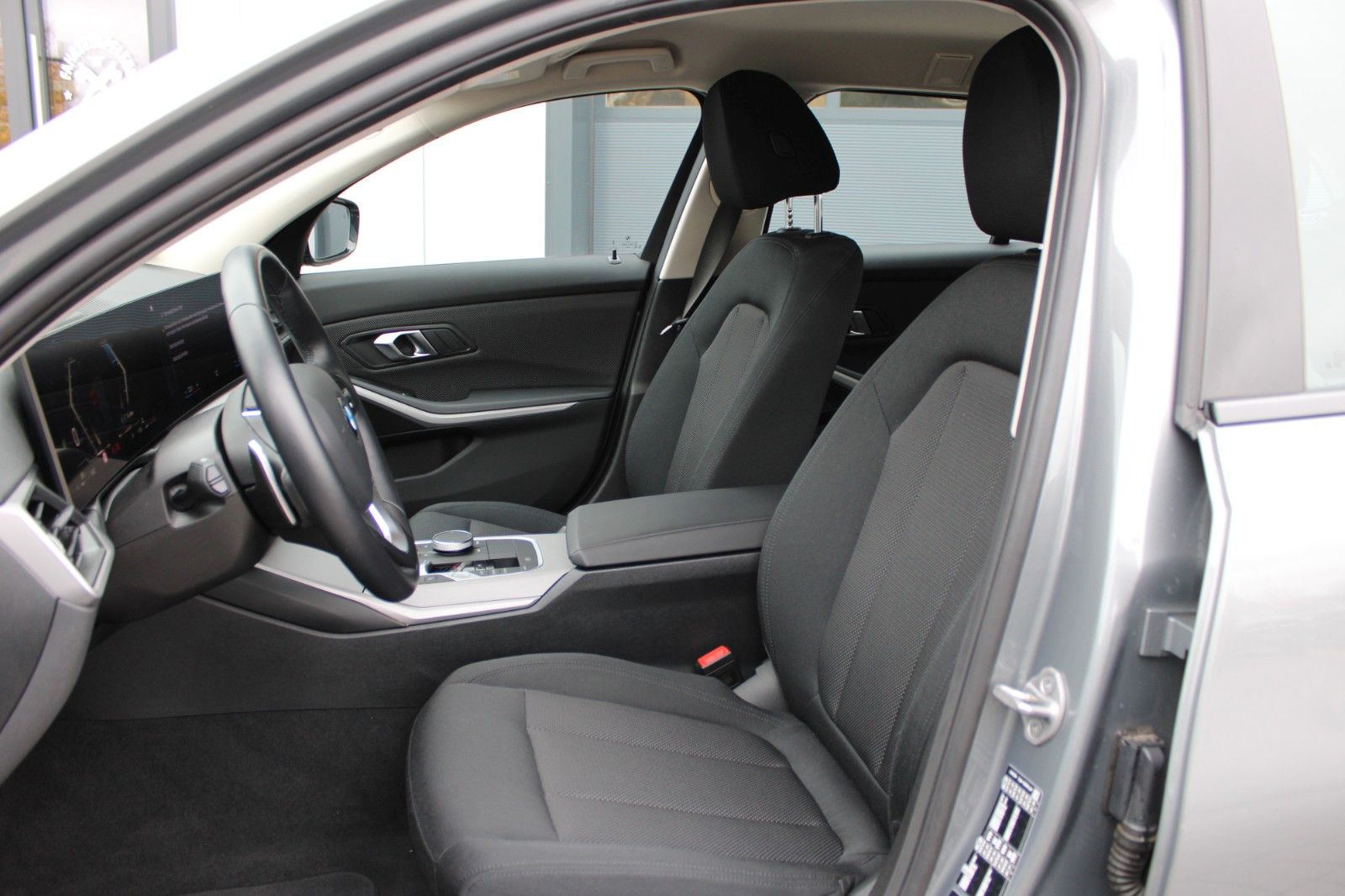 BMW 320 d xDrive Touring NAVI SHZ LED PDC AUT LIVE foto 13
