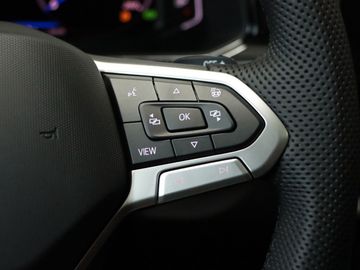 Fahrzeugverkauf 16 Volkswagen T-Roc 1.5 DSG R-Line Black AHK Pano Matrix Kame.