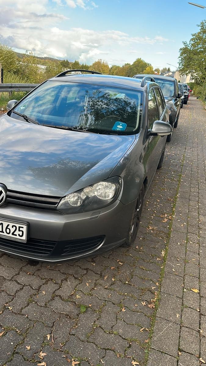 Volkswagen Golf 2011 — interior