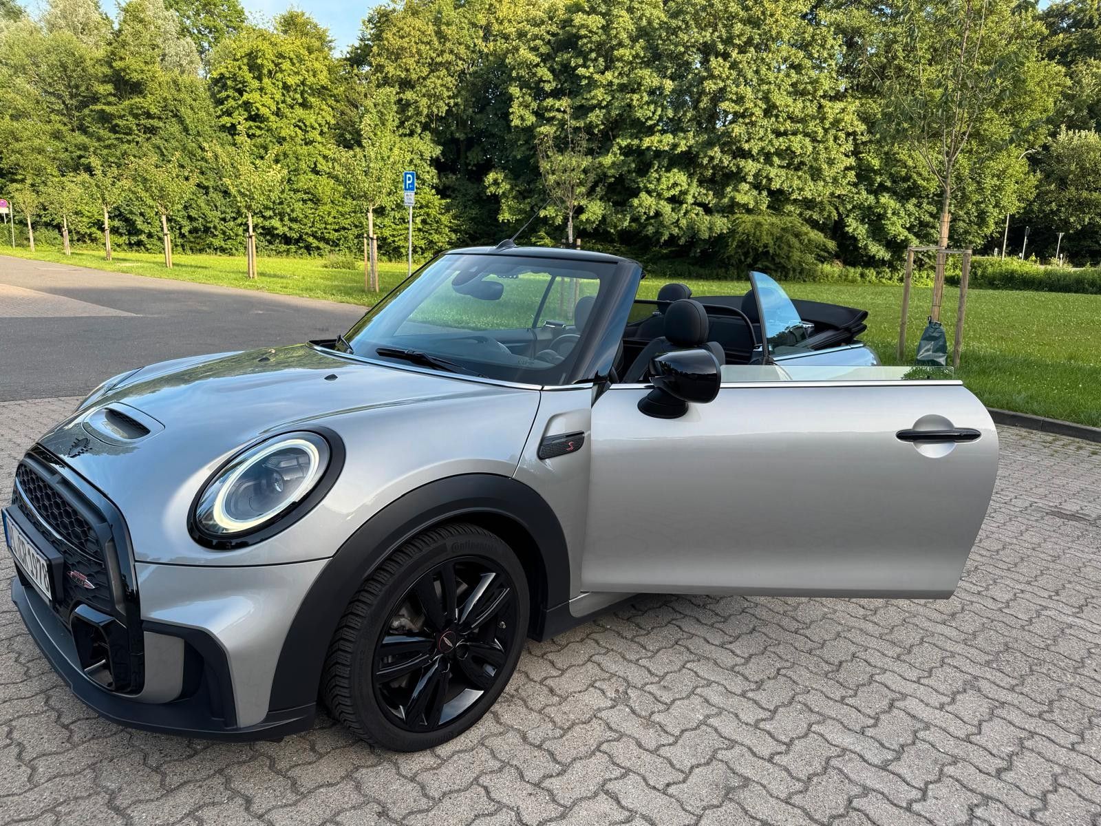 MINI Cooper S Cabrio  John Cooper Works Trim