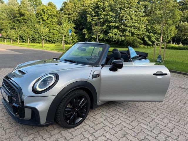 MINI Cooper S Cabrio  John Cooper Works Trim