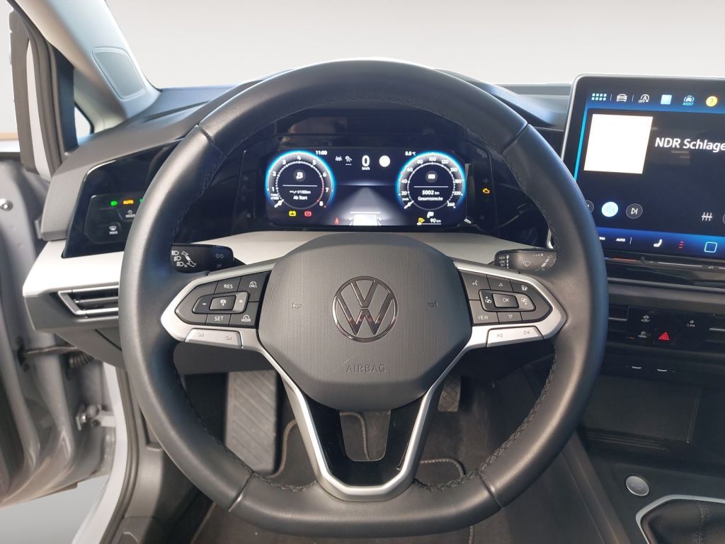 Fahrzeugabbildung Volkswagen Golf Variant 1.5 TSI Life AHZV LED