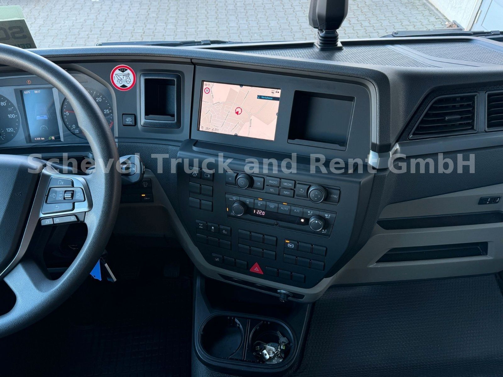 Fahrzeugabbildung MAN TGM 26.320 BL 6x2 BÖCKER AK 46/6000 + JIB Kran