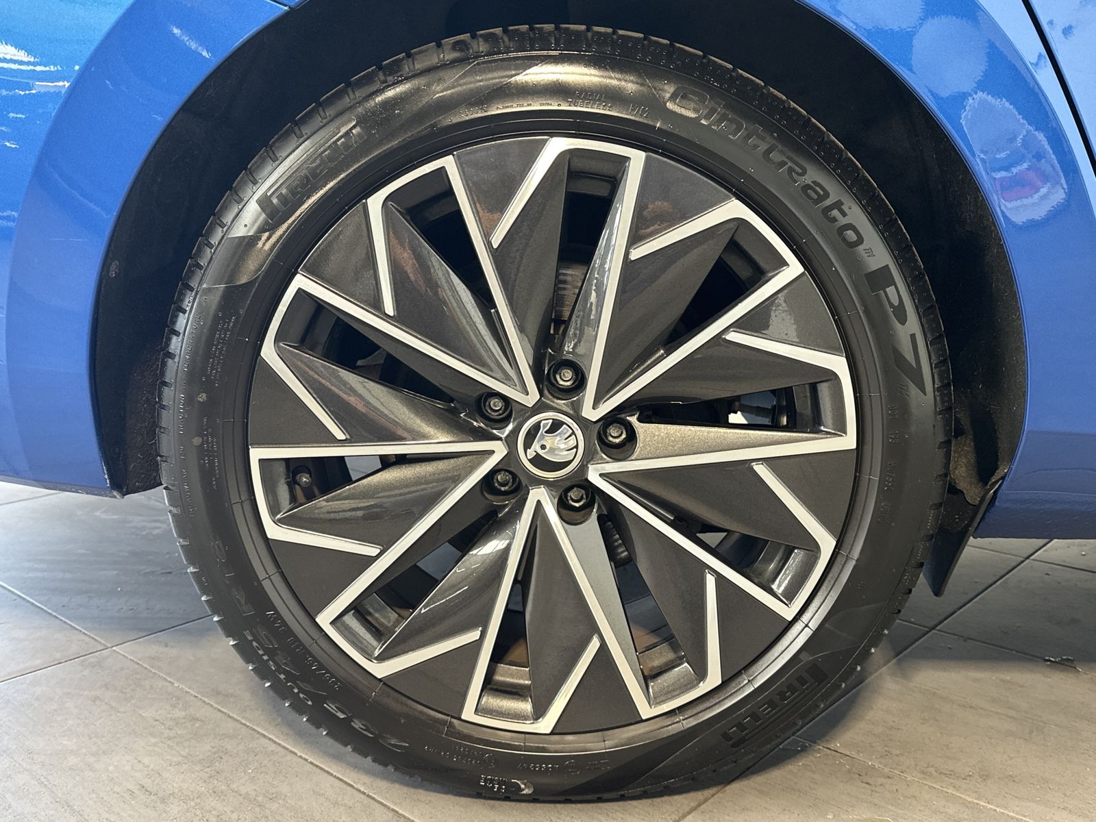 Fahrzeugabbildung SKODA Superb Combi 1.4 TSI iV DSG L&K NAV+LED+AHK+PANO