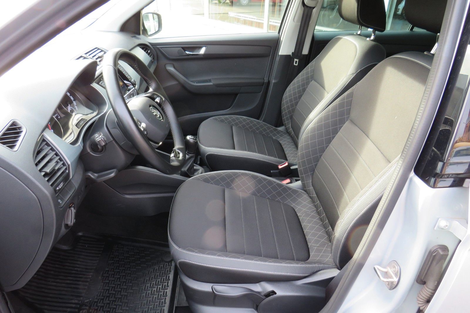 Fahrzeugabbildung SKODA Fabia Combi Ambition APP-CONNECT GRA PDC SITZH.1