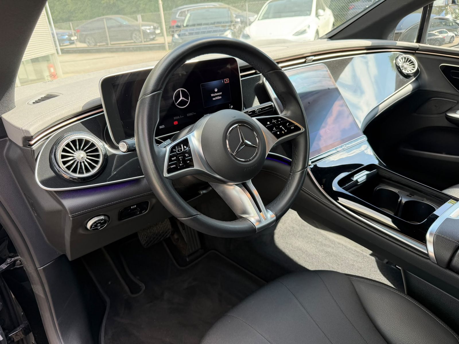 Fahrzeugabbildung Mercedes-Benz EQE 300 Advan WIDES+LEDER+LED+STNDHZ+NAVI+KAM+