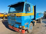 Scania R 112 330 4x2 stake body - full spring - Scania 112