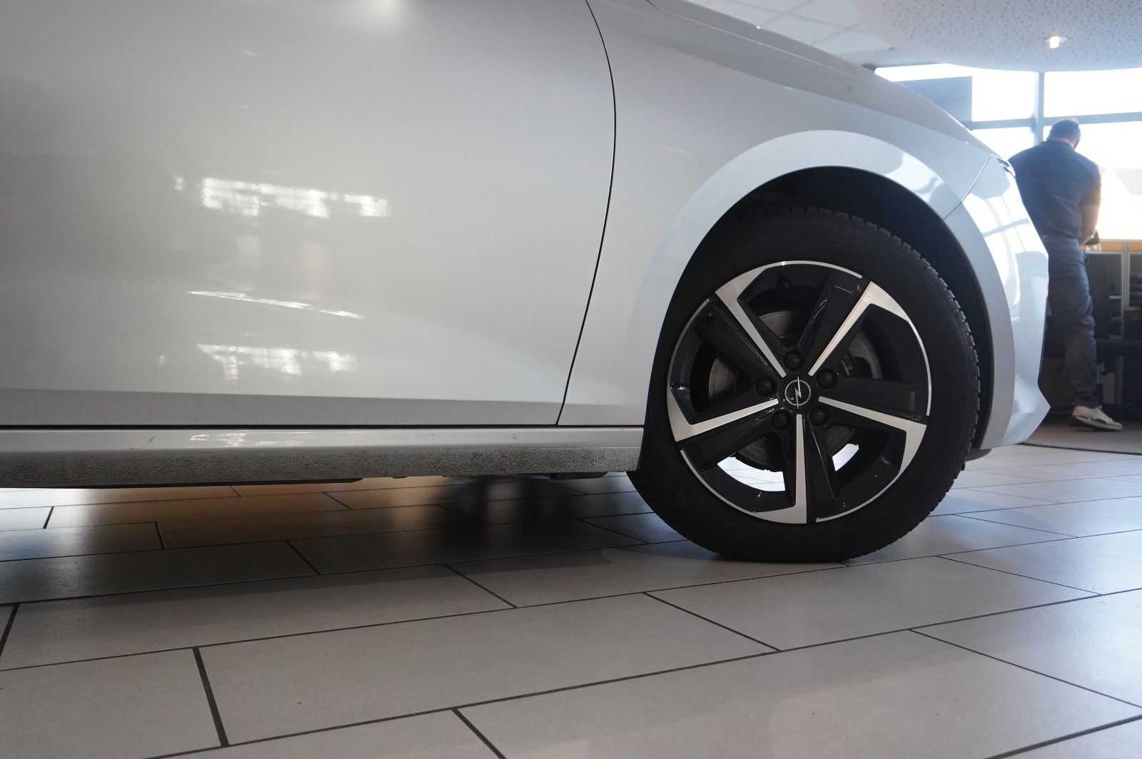 Fahrzeugabbildung Opel Astra L Lim. 1.2T GS SPORT NAVI/LED/360°/SH/HUD
