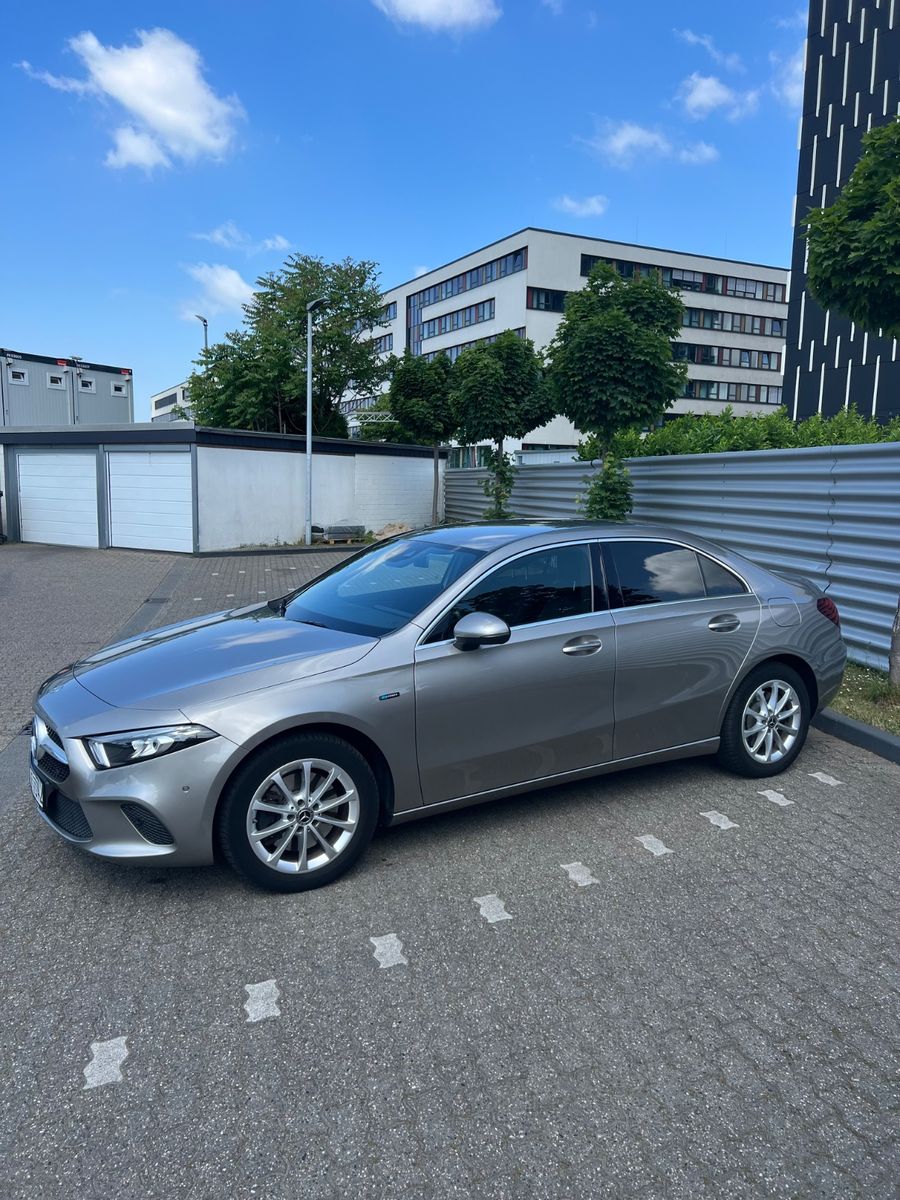 MERCEDES-BENZ A 250 e DCT -