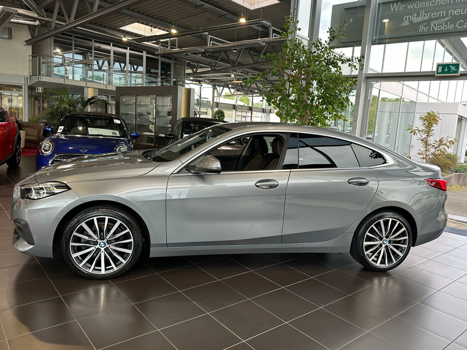 Fahrzeugabbildung BMW 218i Gran Coupe Advantage AHK LED ACC NAVI
