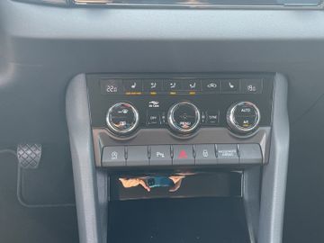 Skoda Karoq 1.0 TSI TOUR *SHZ*AHK*MATRIX*KLIMA*KESSY