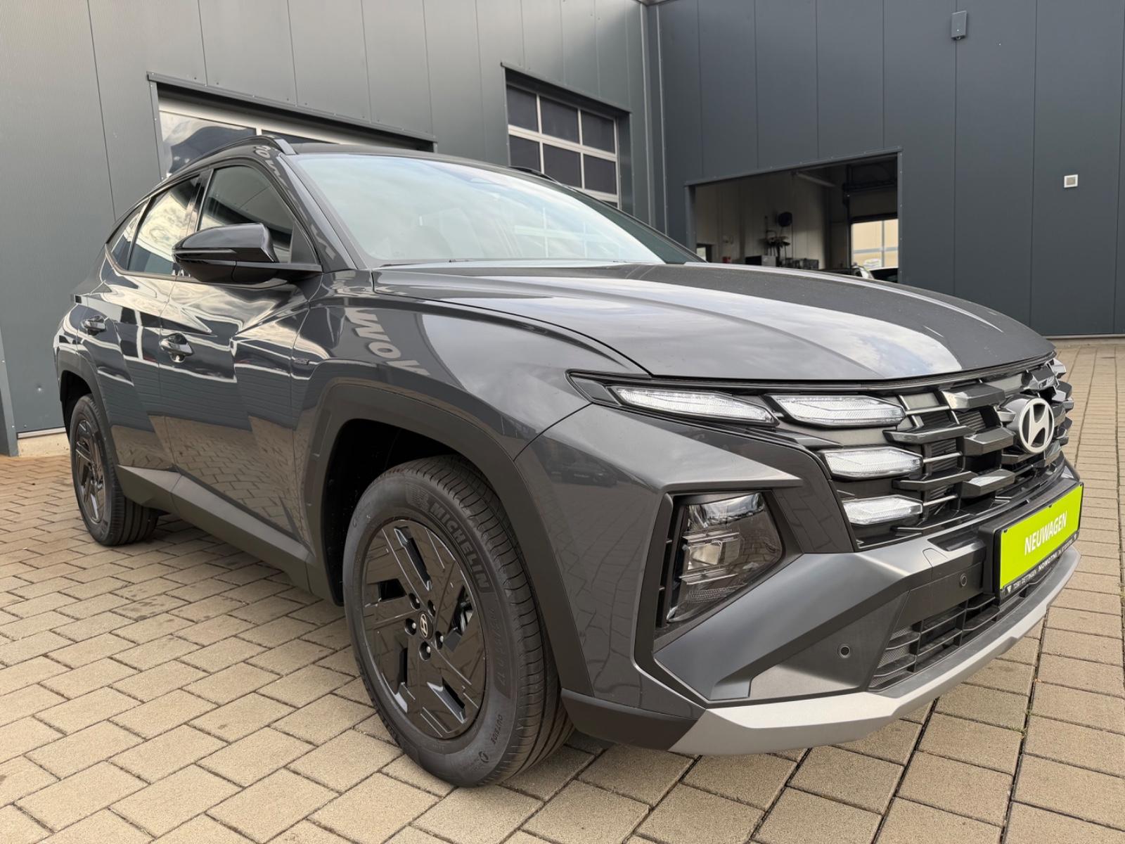 Hyundai TUCSON 1,6 T HEV AT Black Line