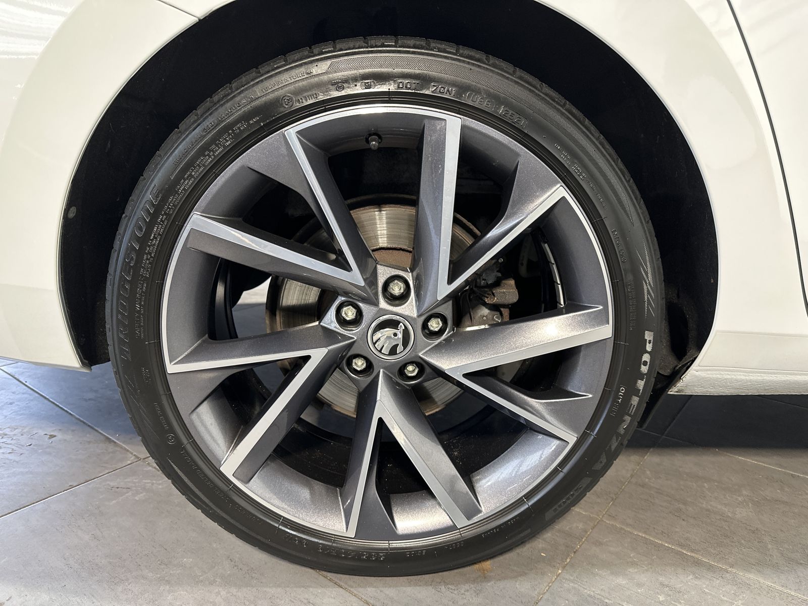 Fahrzeugabbildung SKODA Superb Combi Sportline 4x4 NAV+LED+PANO+360°+PLA