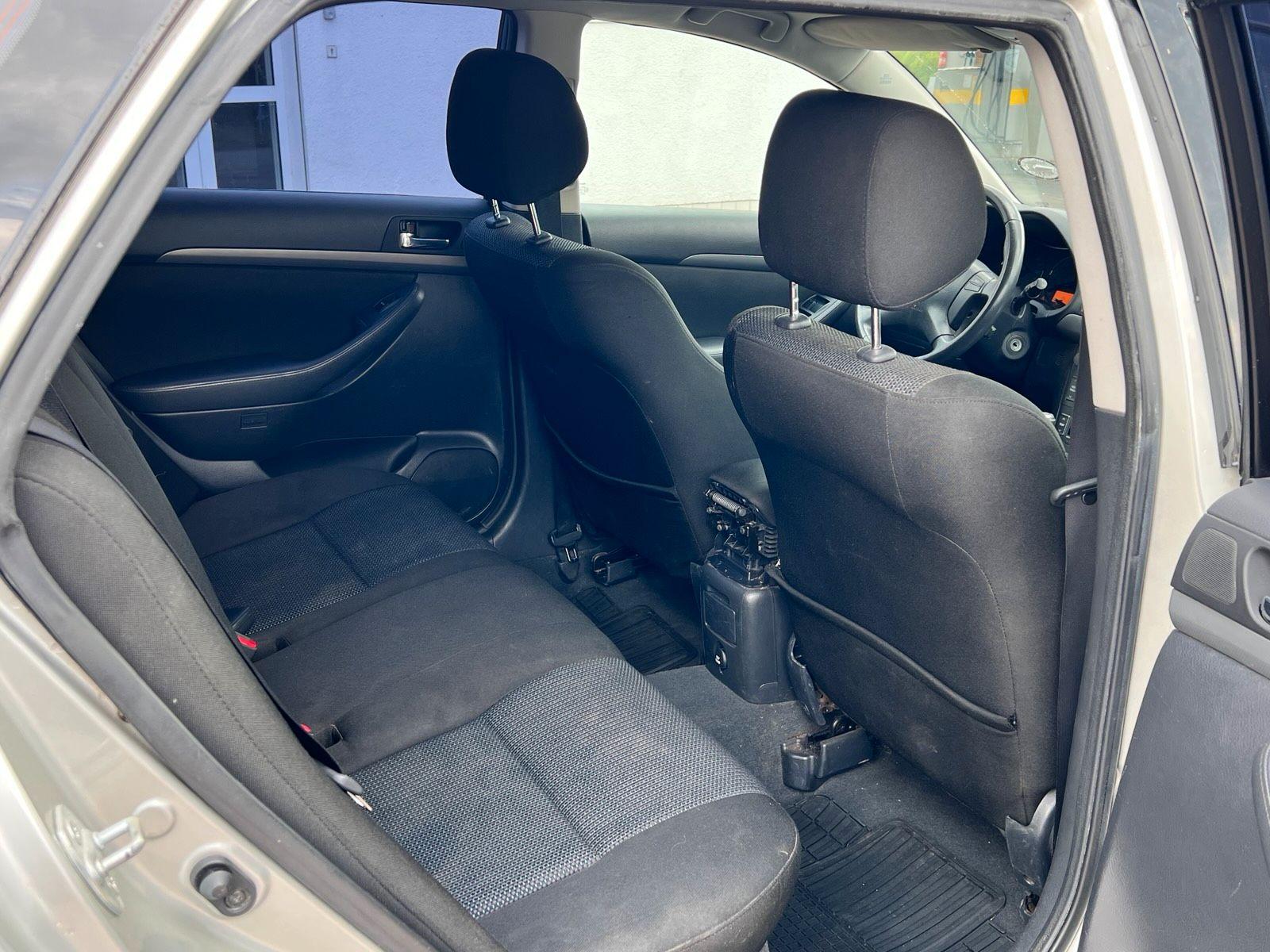Toyota Avensis 2009 — photo 10