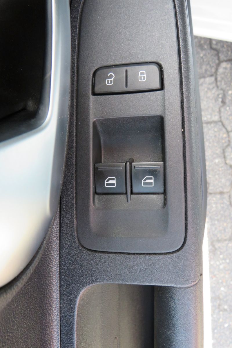 Fahrzeugabbildung Volkswagen up! 4 TÜREN KLIMA TELVOR DAB KAMERA PDC GRA 1.H