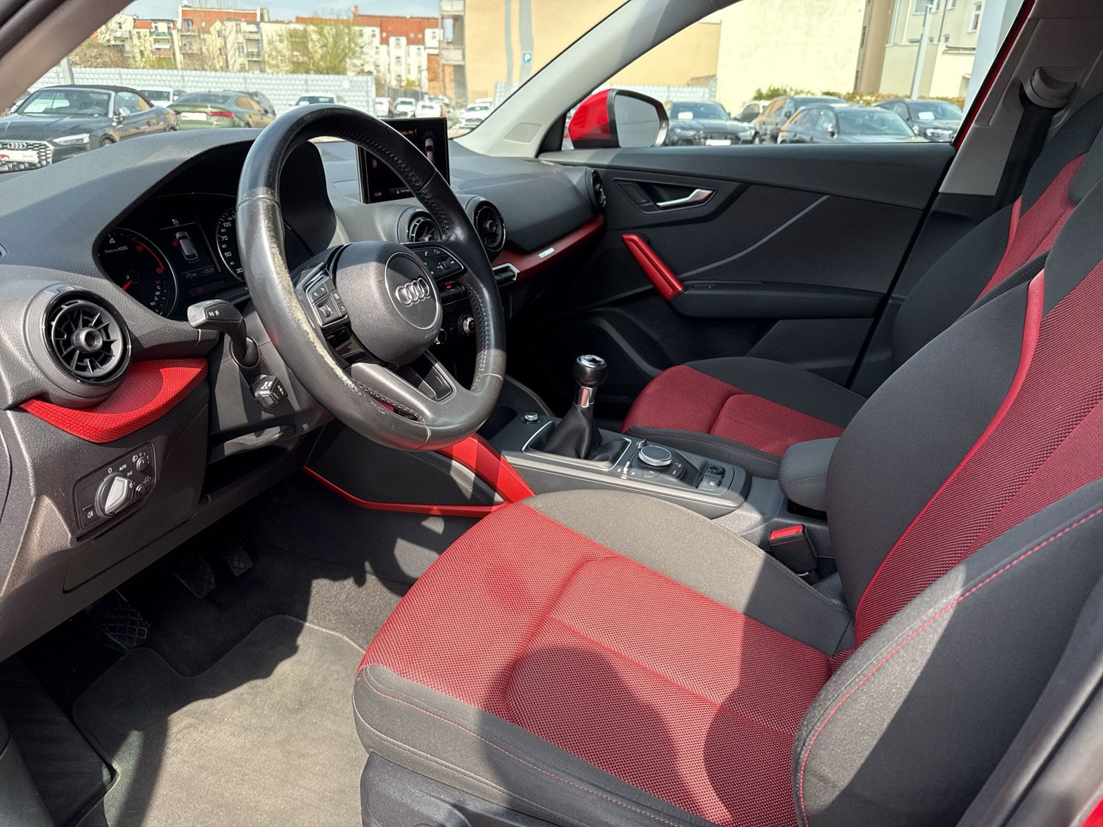 Fahrzeugabbildung Audi Q2 1.6 TDI Klima AHK Fahrschulwagen