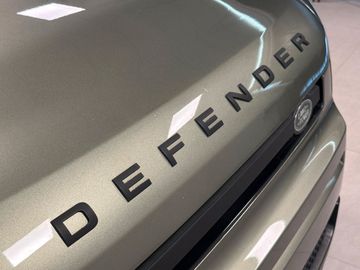Land-Rover Defender - 12