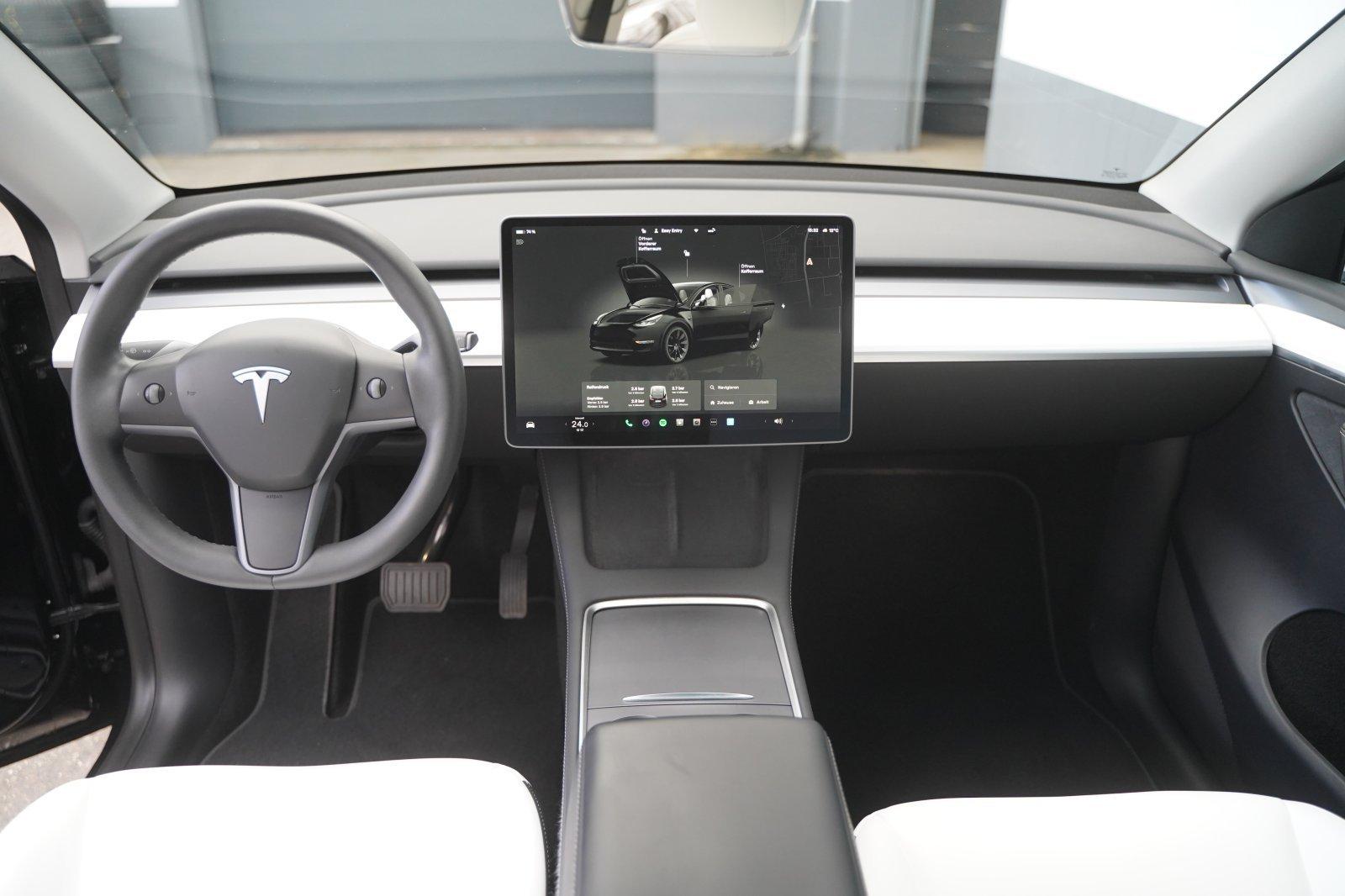 Tesla Model Y Long Range AWD *20-Zoll*innen weiß*