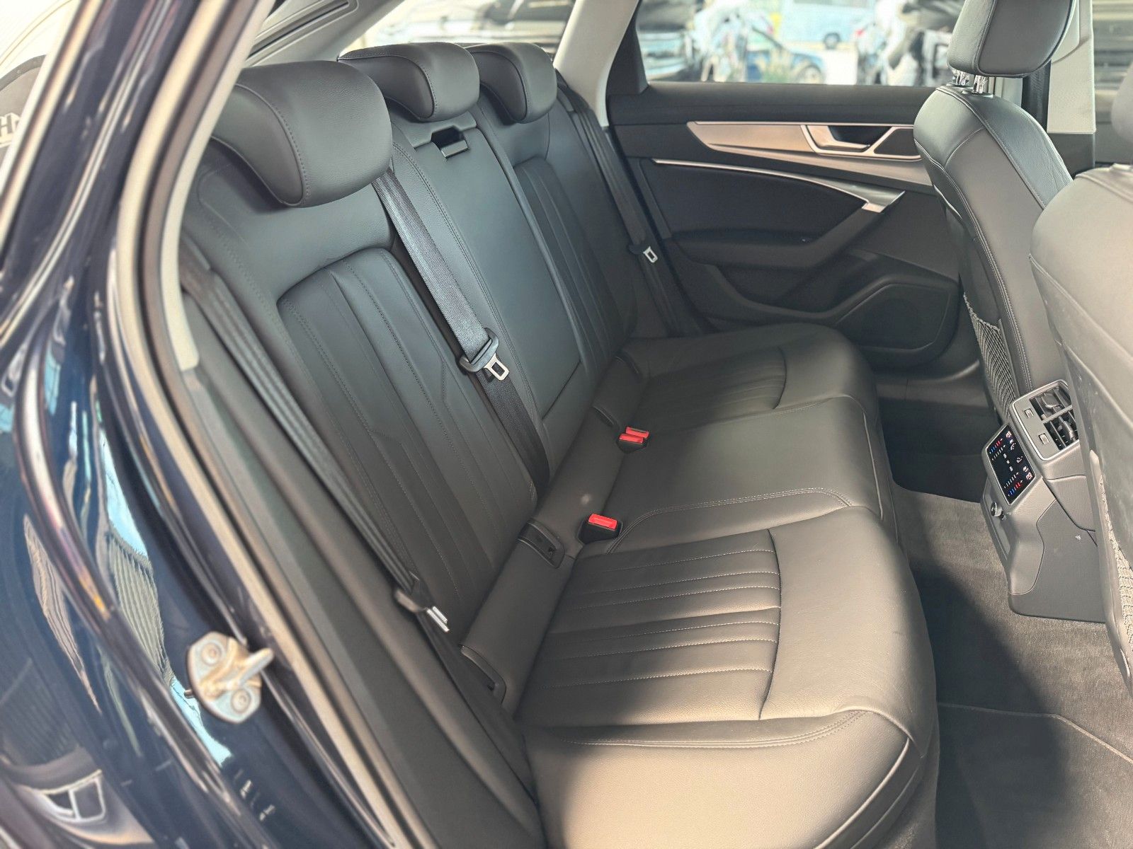 Fahrzeugabbildung Audi A6 Avant 45 TFSI design Business+Assistenz-Paket
