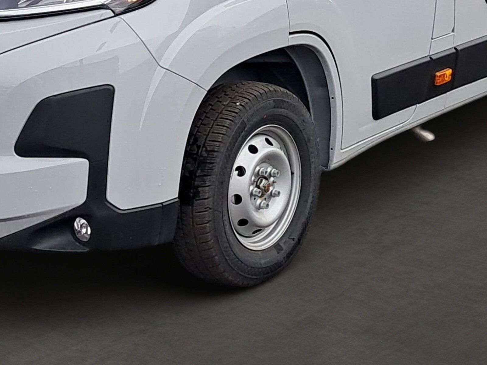 Fahrzeugabbildung Eura Mobil Van V 635 HB Captain-Chair-Sitze, Skyroof, RFK