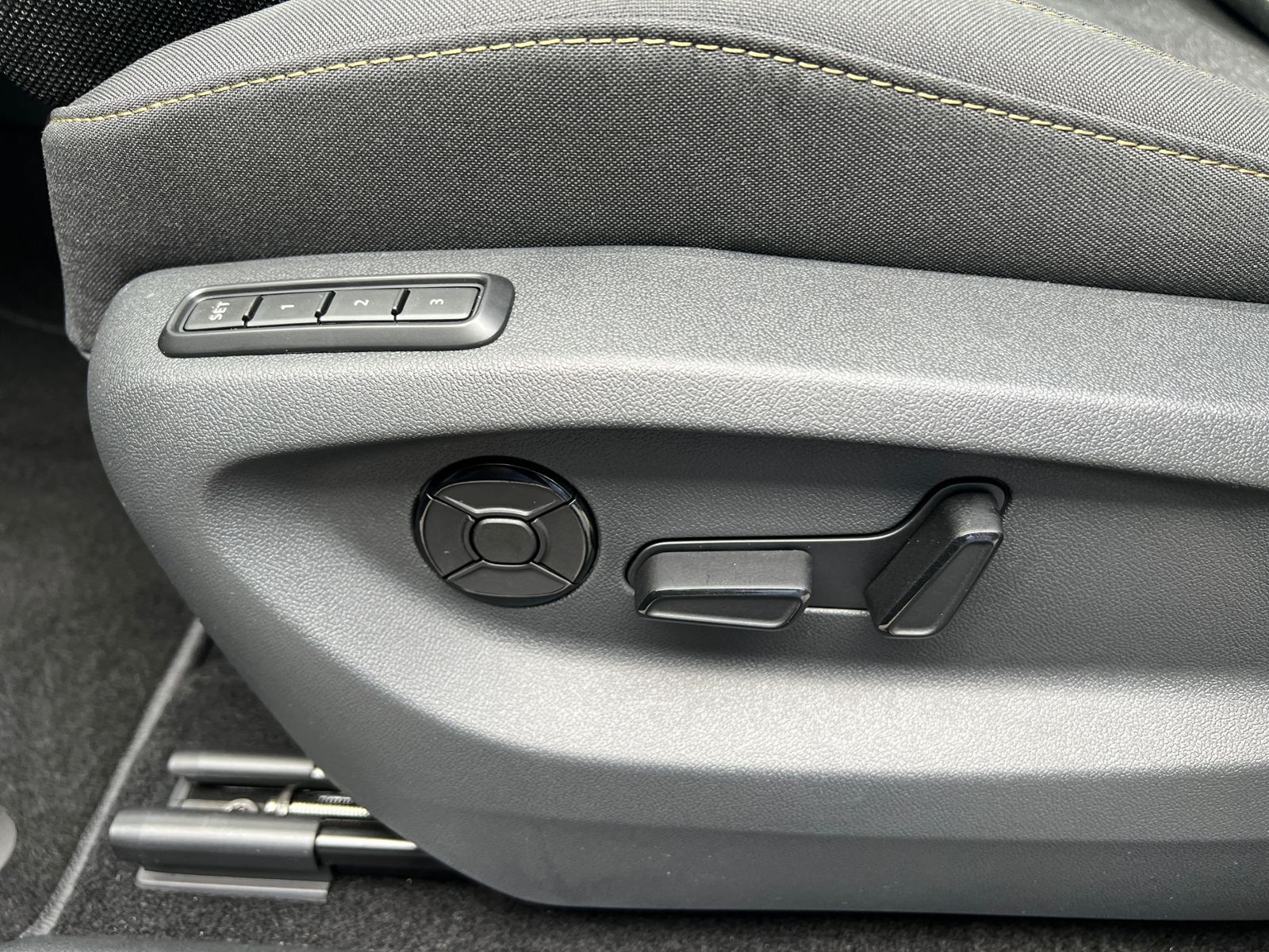 Fahrzeugabbildung SKODA Kodiaq Selection 2.0 TDI DSG *7-Sitzer, AHK, Nav