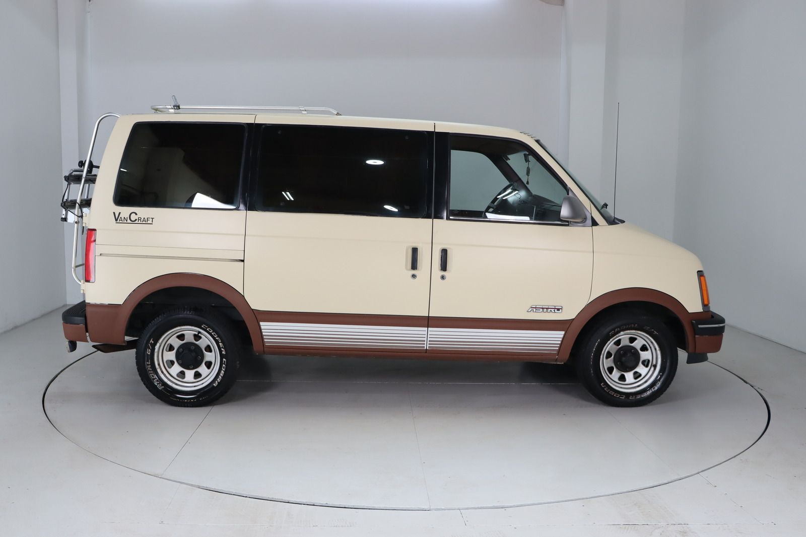 Fahrzeugabbildung Andere Chevrolet Astro Van WOMO * Vorzelt * HU/AU neu