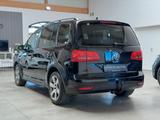 Volkswagen Touran CrossTouran 2.0 TDI DSG 7-Sitzer/AHK/NAVI - gebrauchte VW Touran aus dem Jahr 2013