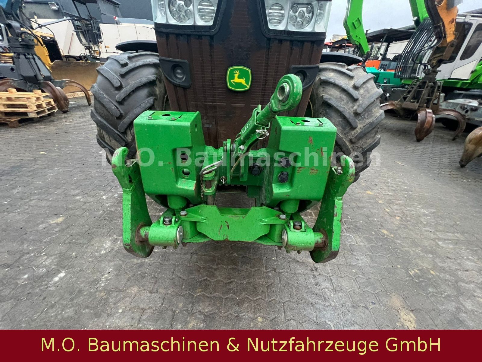 Fahrzeugabbildung John Deere 8370 R