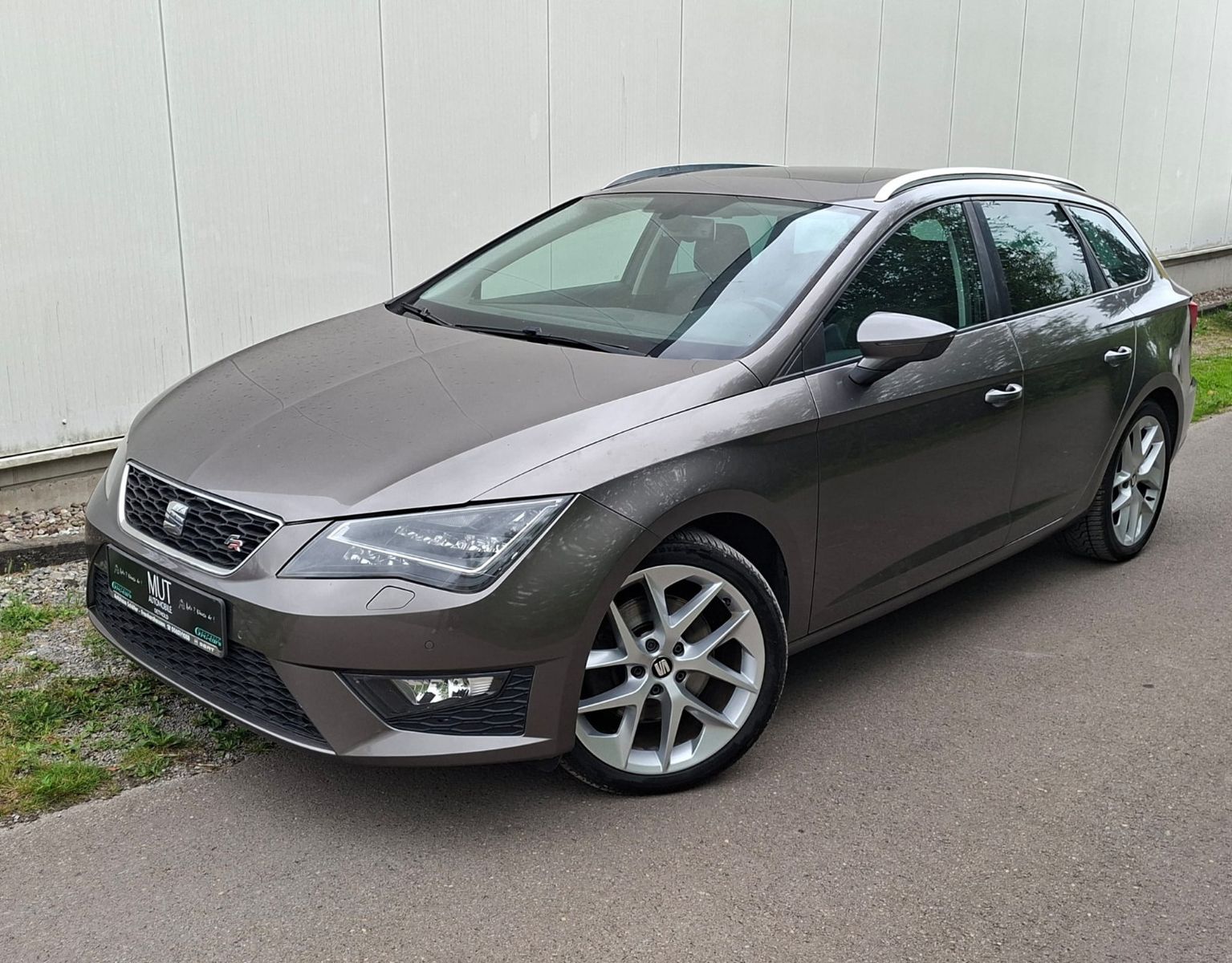 SEAT Leon ST FR AHK PANO 1.HAND NEU