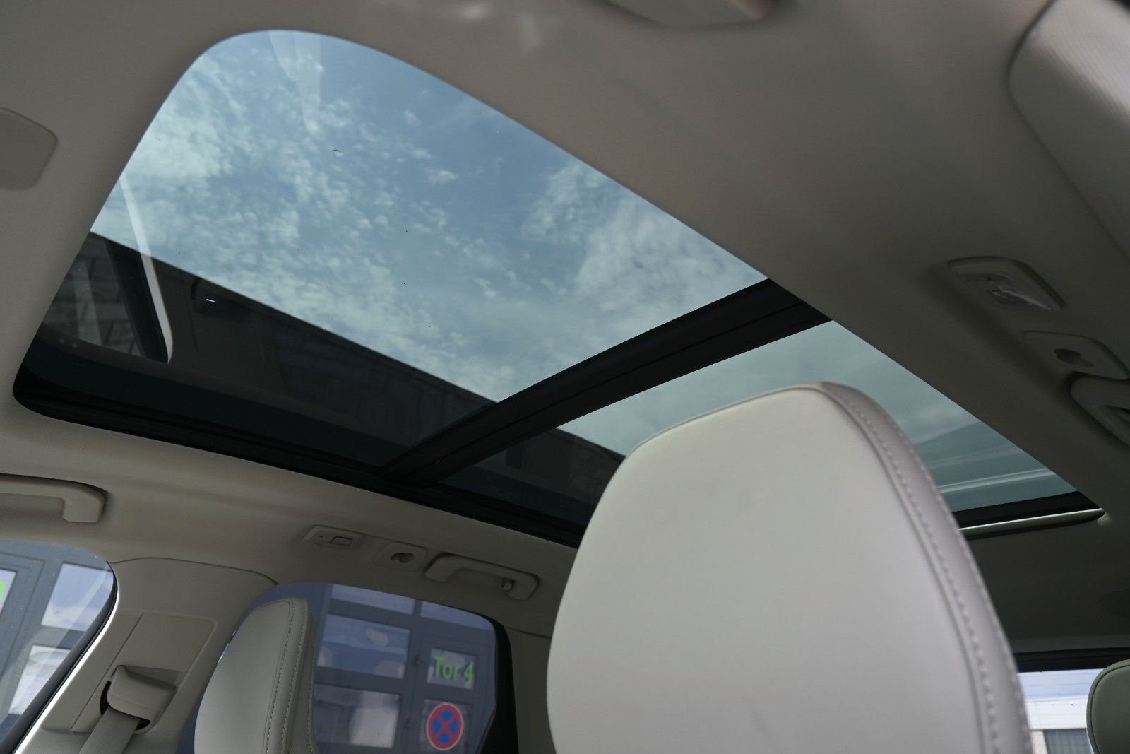 Fahrzeugabbildung Volvo XC60 B5D AWD Ultimate Dark*LED*PANO*STHZ*H&K*360