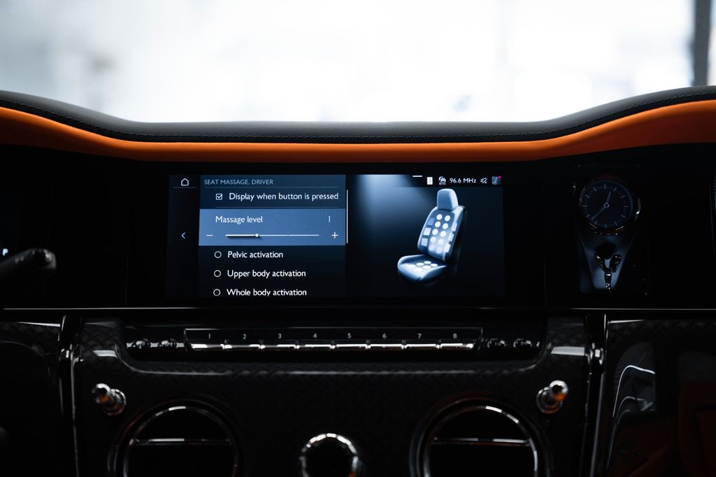 Cullinan BLACK BADGE 2026 MANSORY BLACK/ORANGE - Bild 20