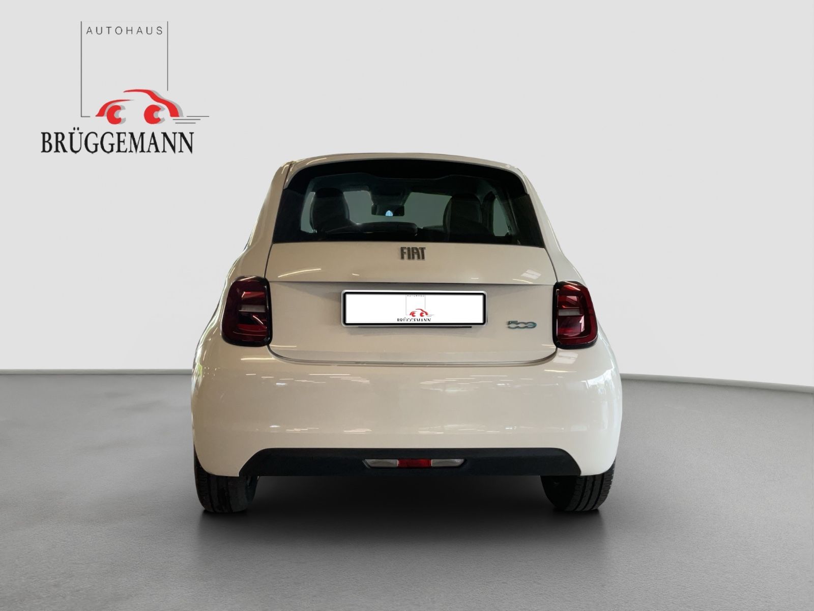Fahrzeugabbildung Fiat 500e + Radio- & Winterpaket
