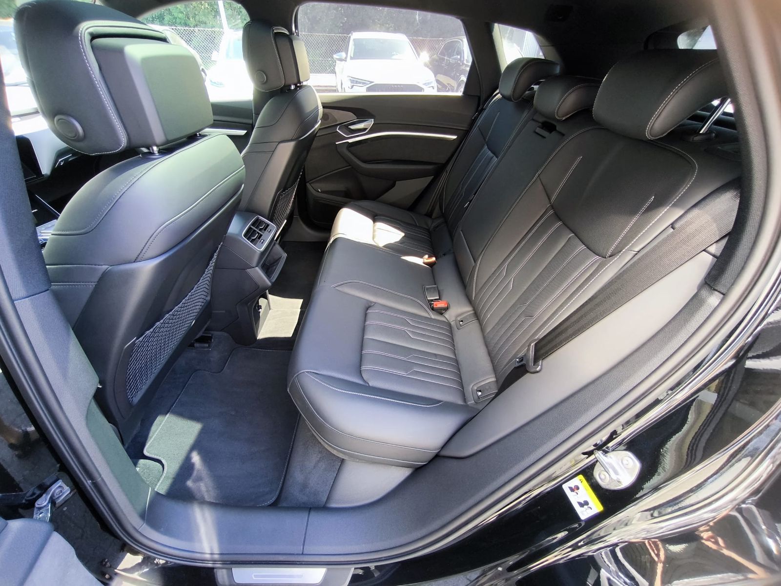 Fahrzeugabbildung Audi e-tron S LINE BLACK EDITION PANO+MEMO+SHZ+360+