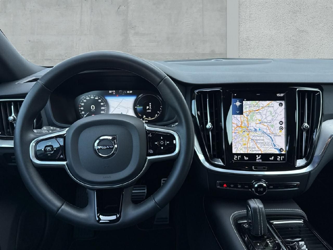 Fahrzeugabbildung Volvo V60 Kombi R Design Recharge Plug-In Hybrid AWD