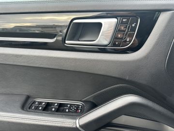 Porsche Cayenne - 11