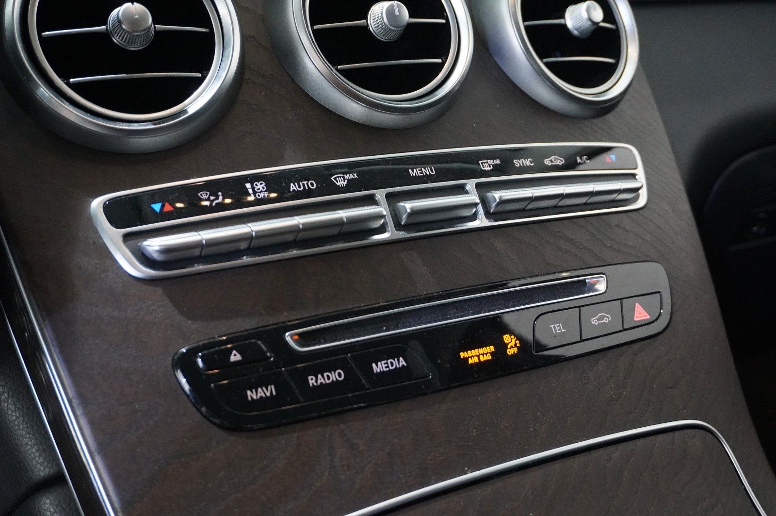 Fahrzeugabbildung Mercedes-Benz GLC 250D EXCLUSIVE 4M 9G-TRONIC NAVI/LED/SPORT
